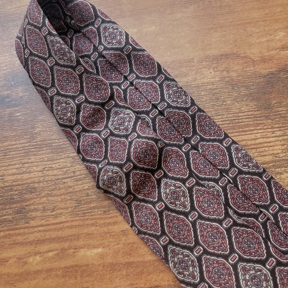 Vintage Gucci Red Black Medalion Silk Tie Flawed - Picture 4 of 7